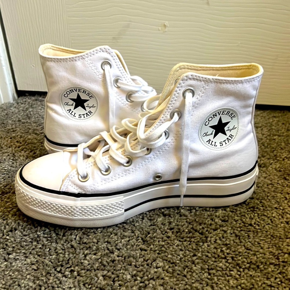Selling women’s size 7 converse